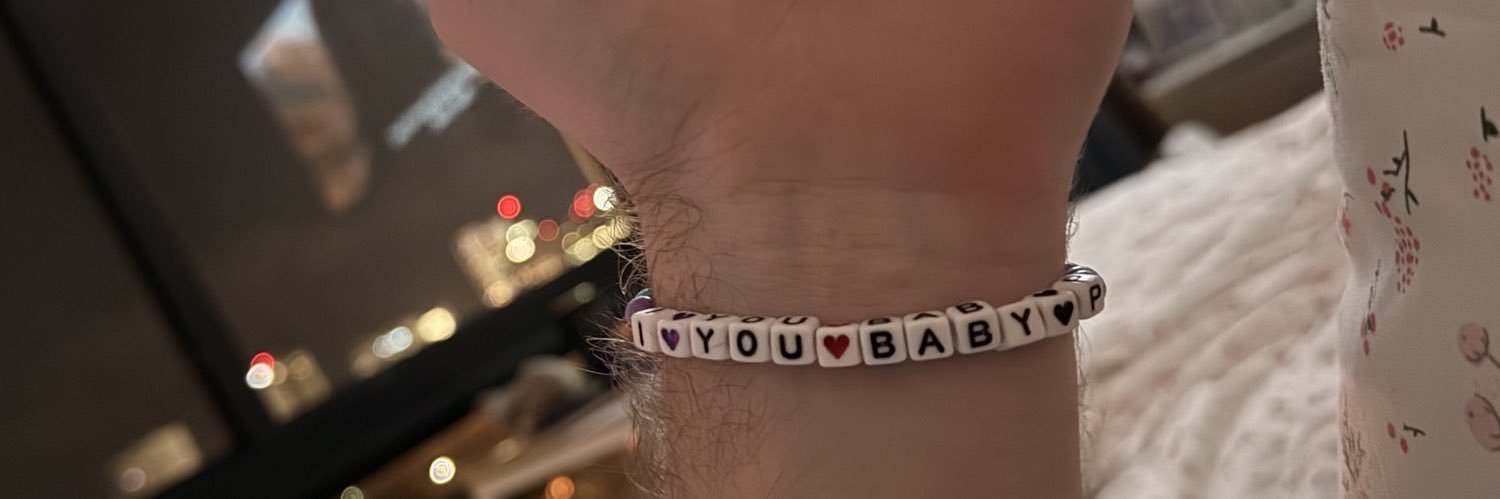 leavemealunn's profile banner image