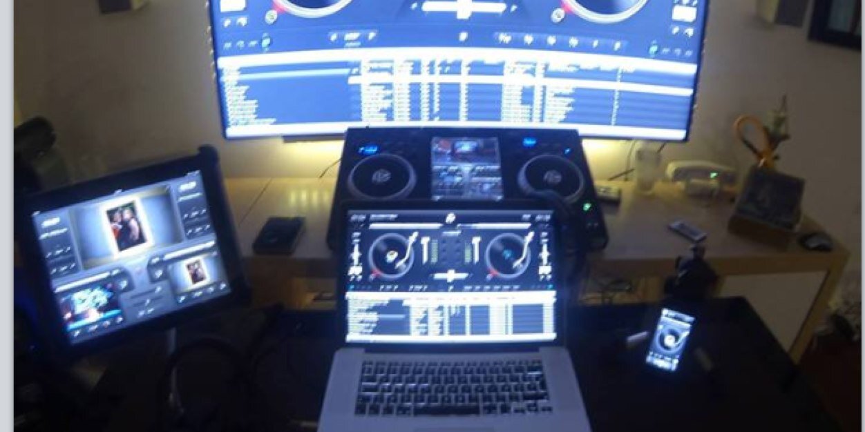1041FM's profile banner image