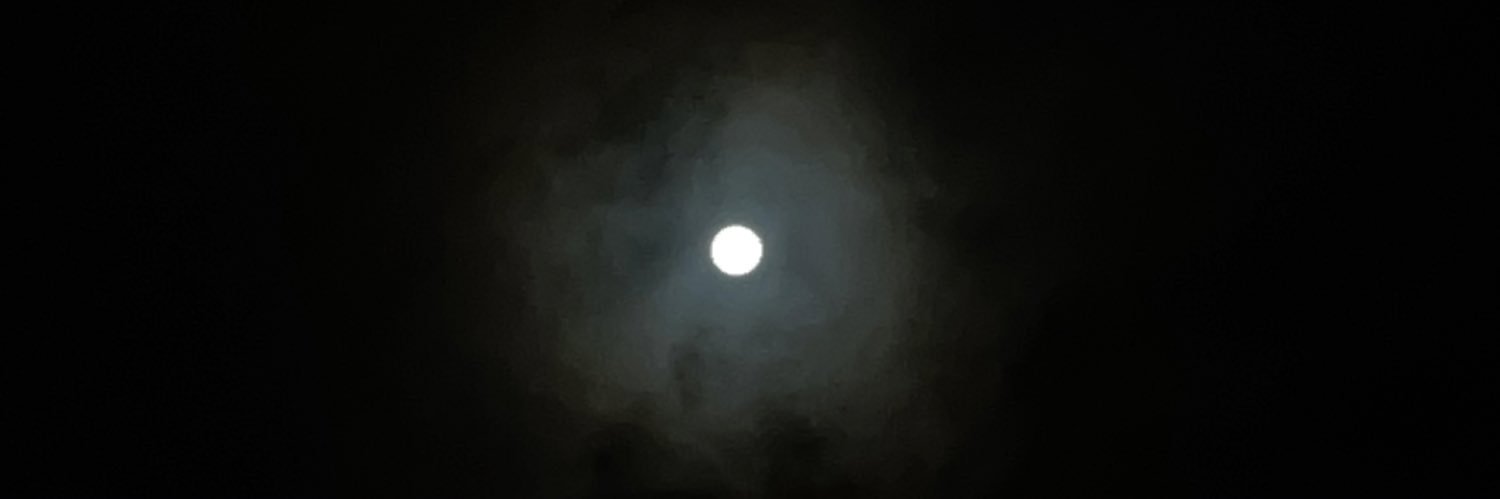 emoxmoon's profile banner image