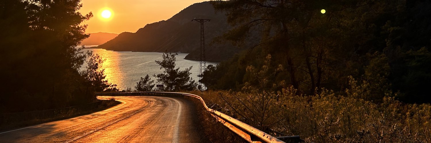 DikbasNahide's profile banner image