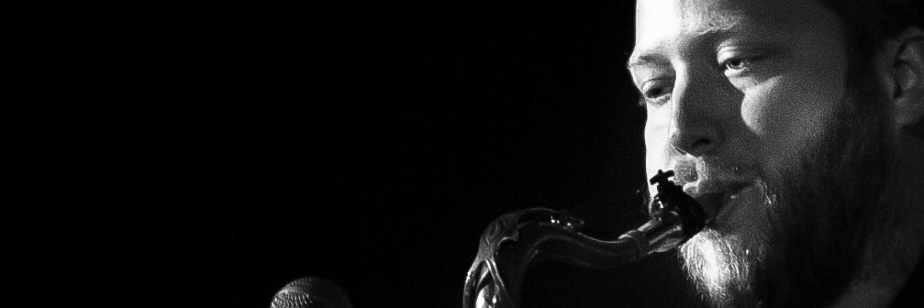 Nom banner