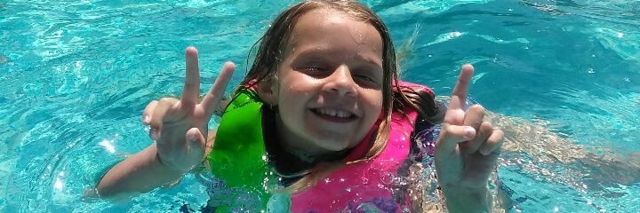 robyn_estes's profile banner image