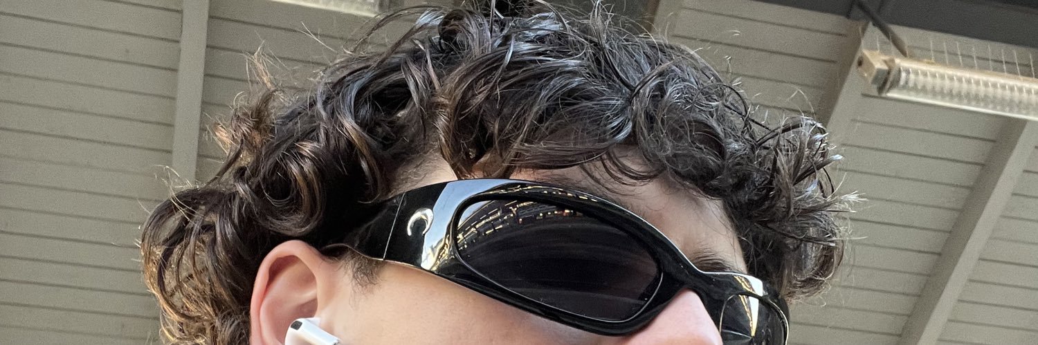 robindylon's profile banner image