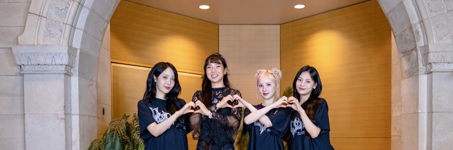 Lisa 🩷💜💙 banner