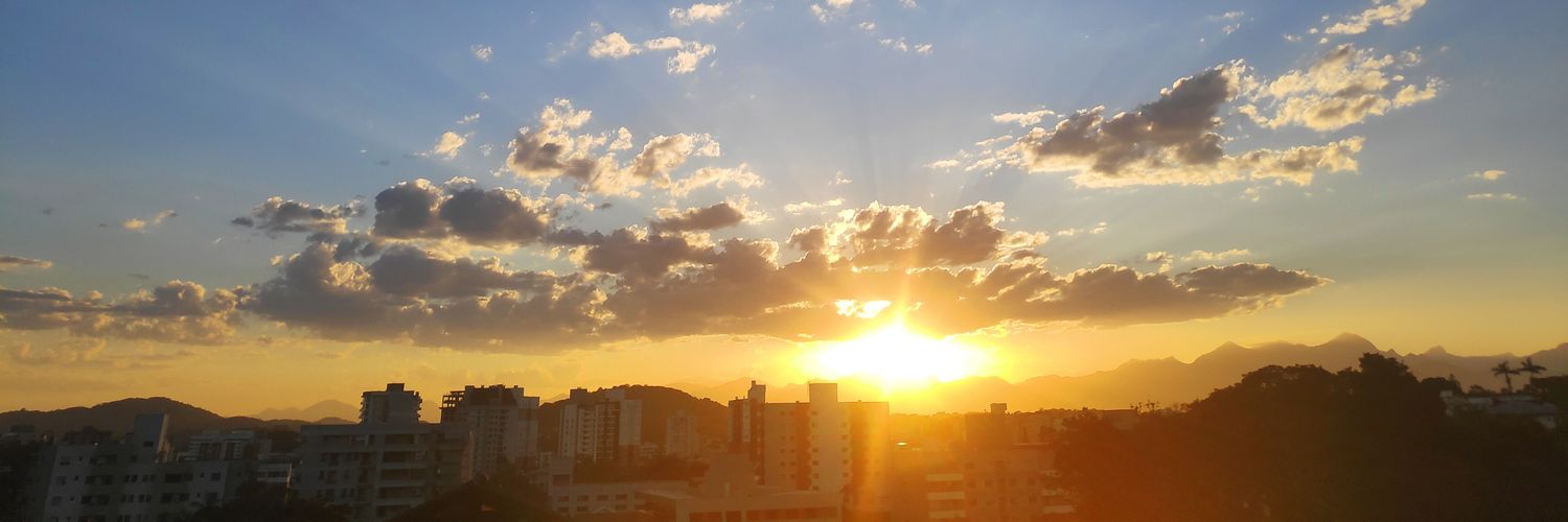 Lucia#andosemprepelaesquerda banner