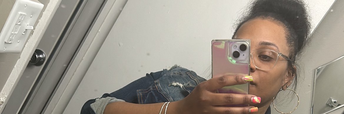 Courtney Bre-Shon 💙 banner