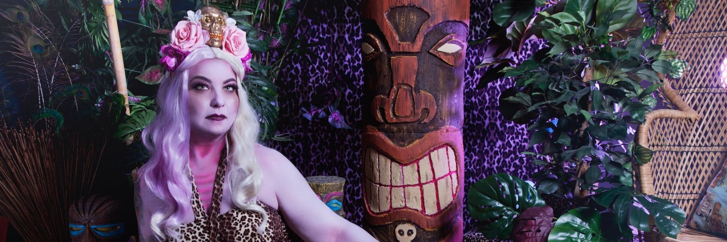 MaggieBowPinup's profile banner image