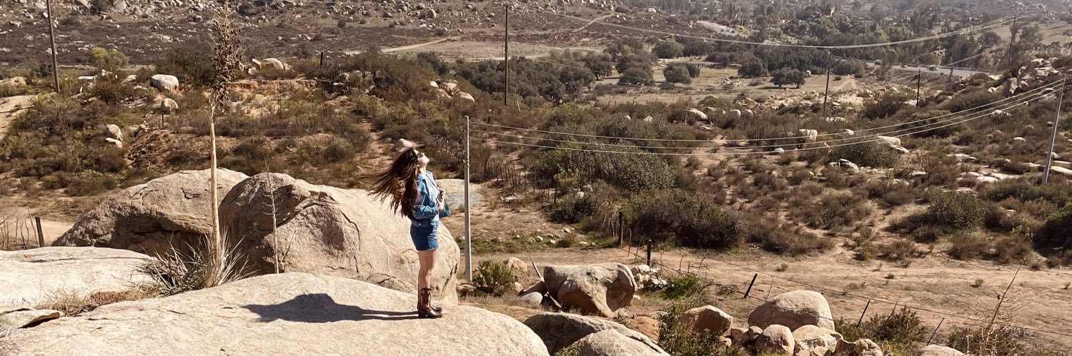 DanielaAO98's profile banner image