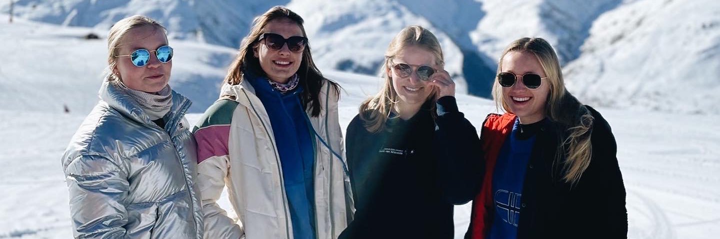 Laurieverb's profile banner image