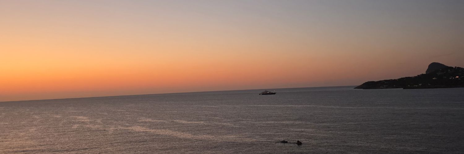 Momofraip's profile banner image