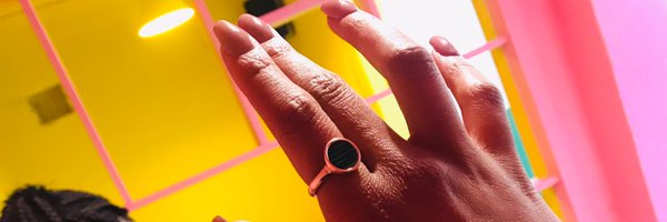 Luzanne_Bee Profile Banner