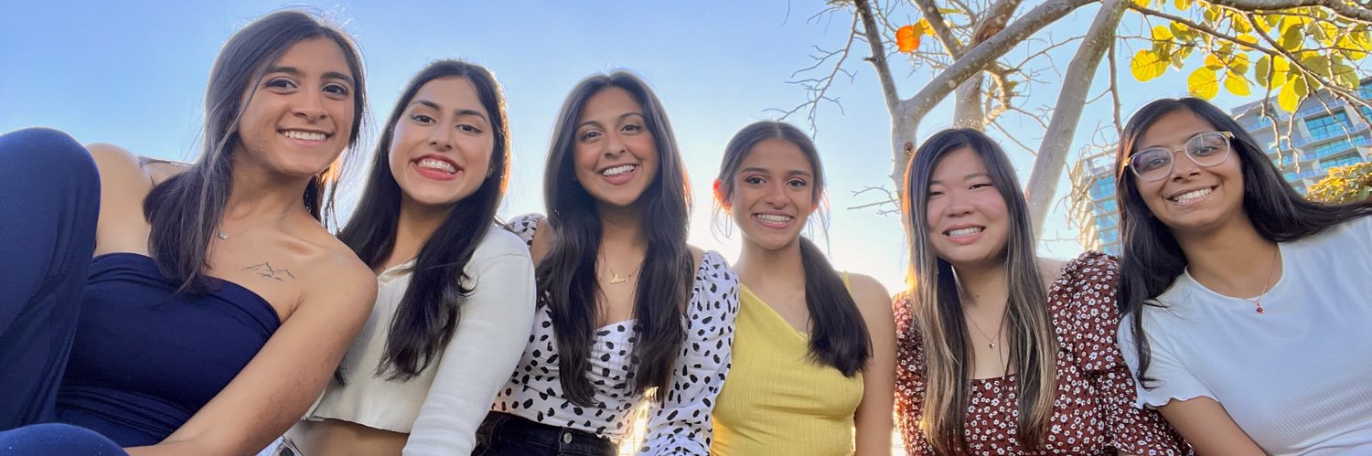 aroojkhann's profile banner image