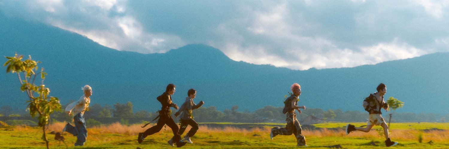 heyjjunie's profile banner image