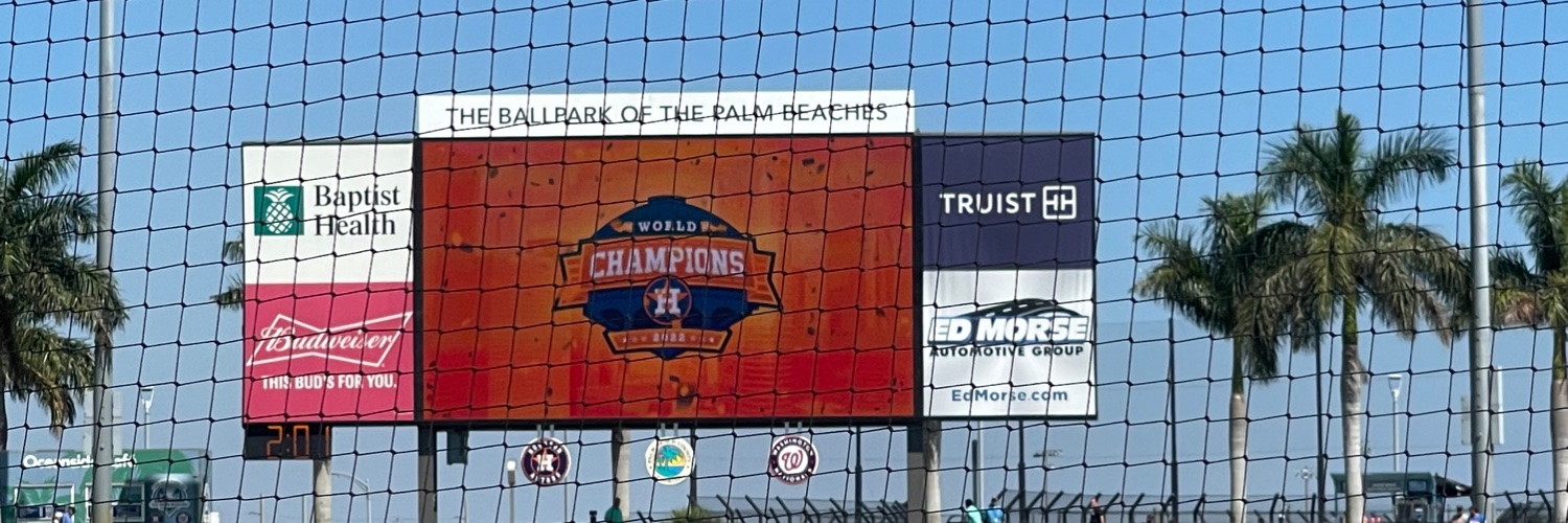 roxmartin's profile banner image