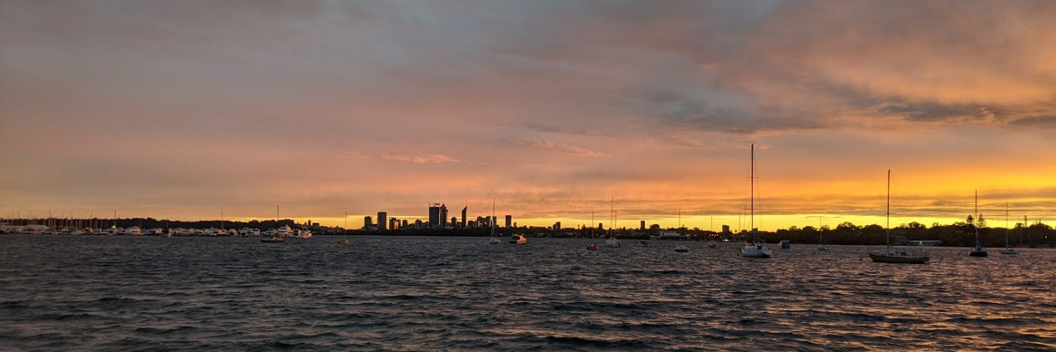 L Bradshaw 💋 banner