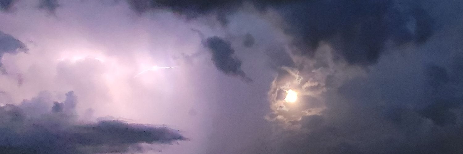 xVraigo's profile banner image
