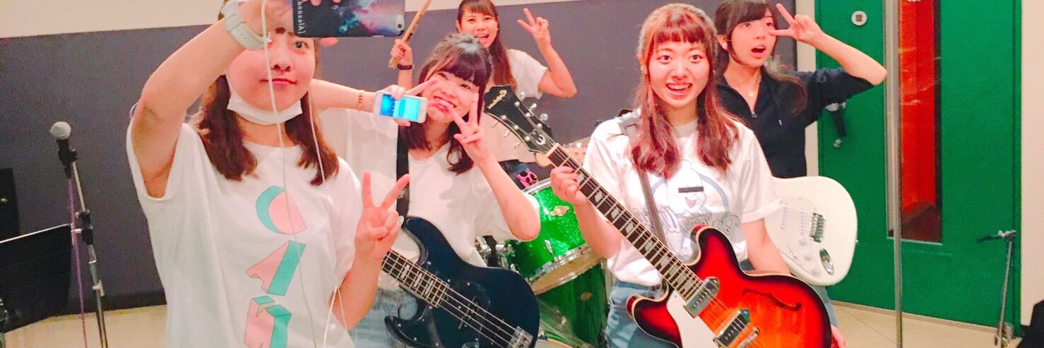 p_1270's profile banner image