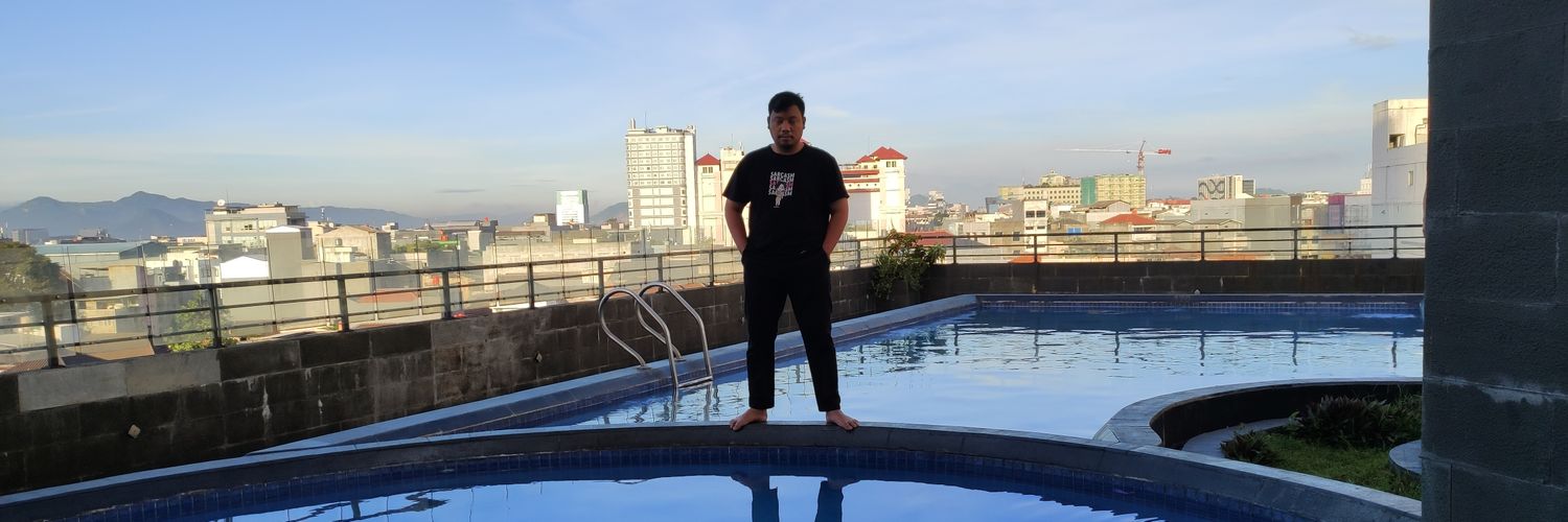 Rifqithirteen's profile banner image