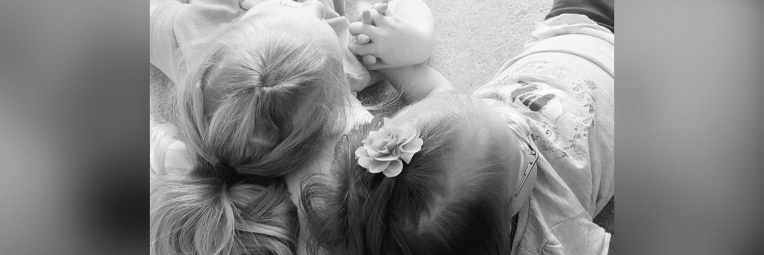JuliaGoolia327's profile banner image