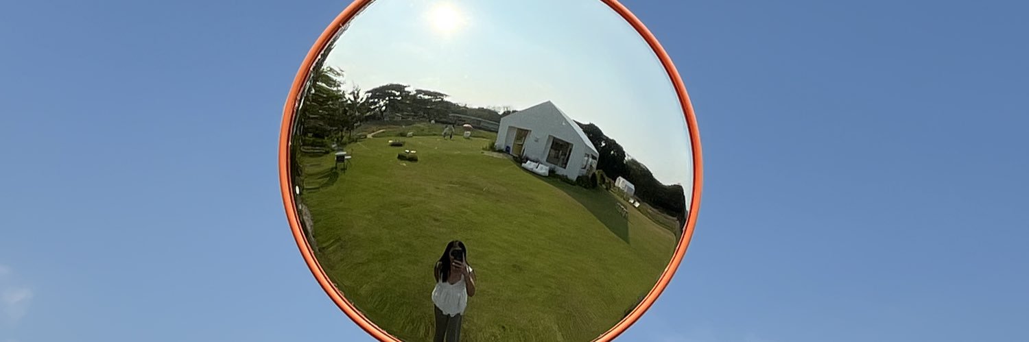 vanessaryeong's profile banner image