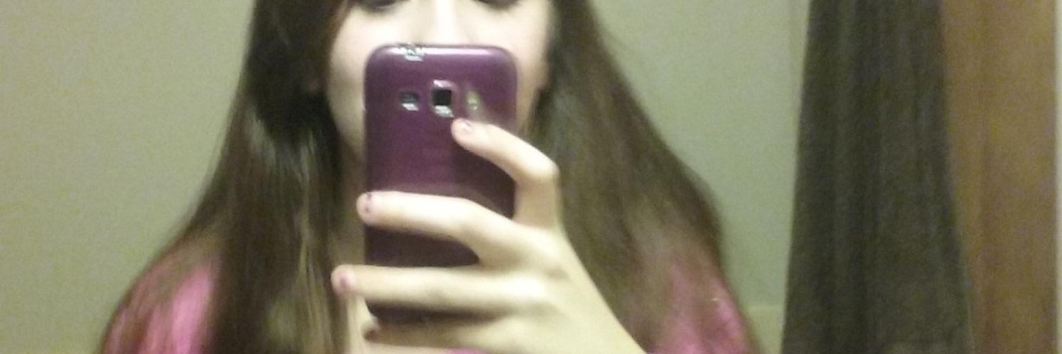 TimideSarah's profile banner image