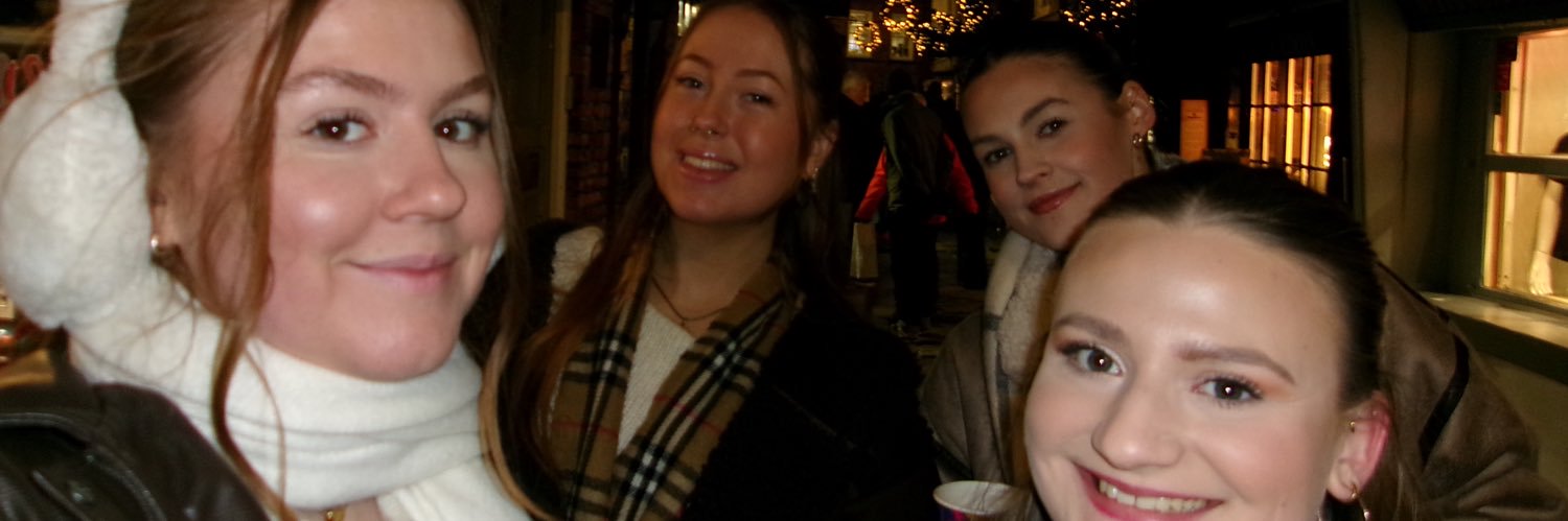 Lucy_Robson02's profile banner image