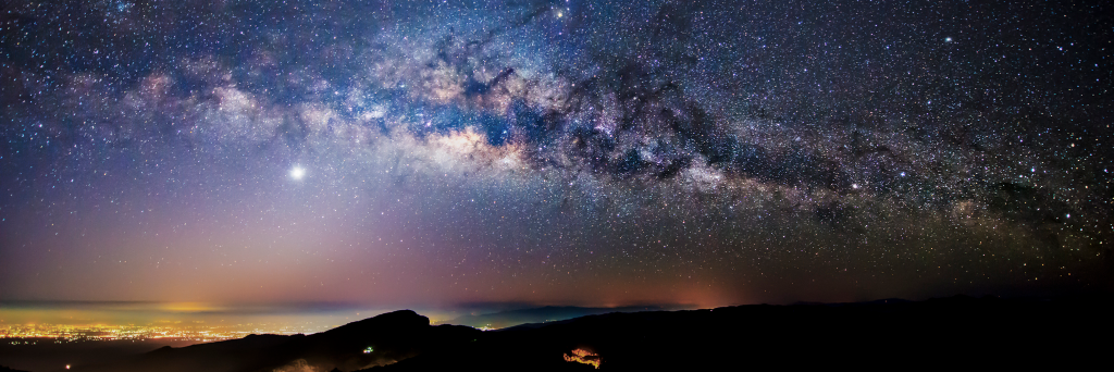 Laura 🌙🌈 banner