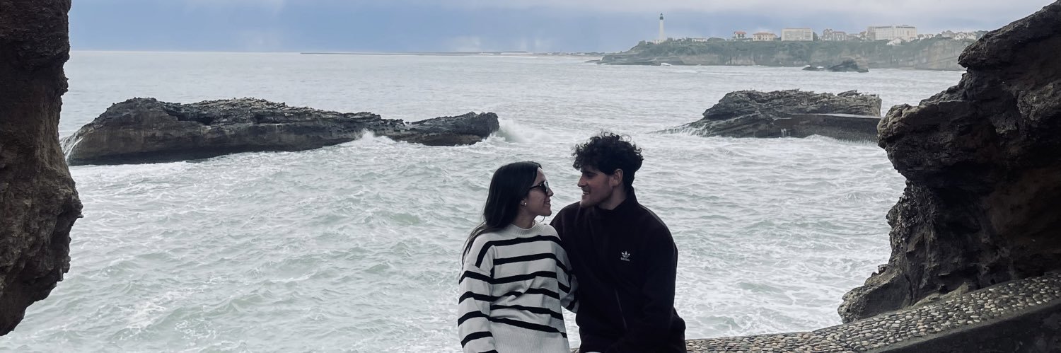 vanessaburgos_'s profile banner image