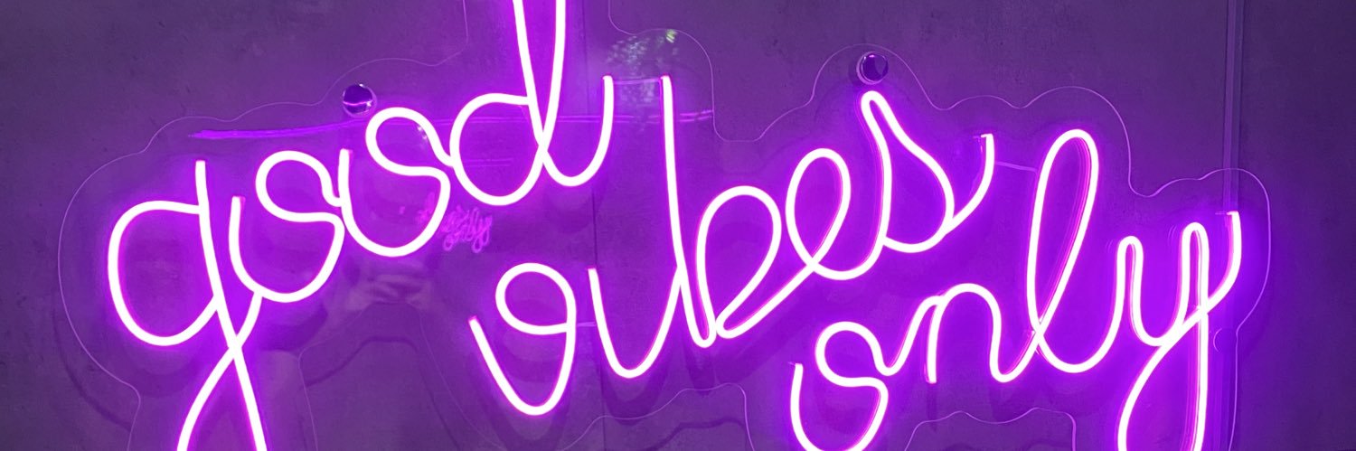 lizcomz's profile banner image