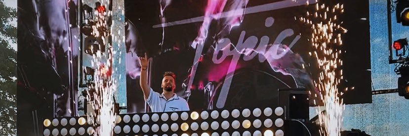 TopicLena's profile banner image