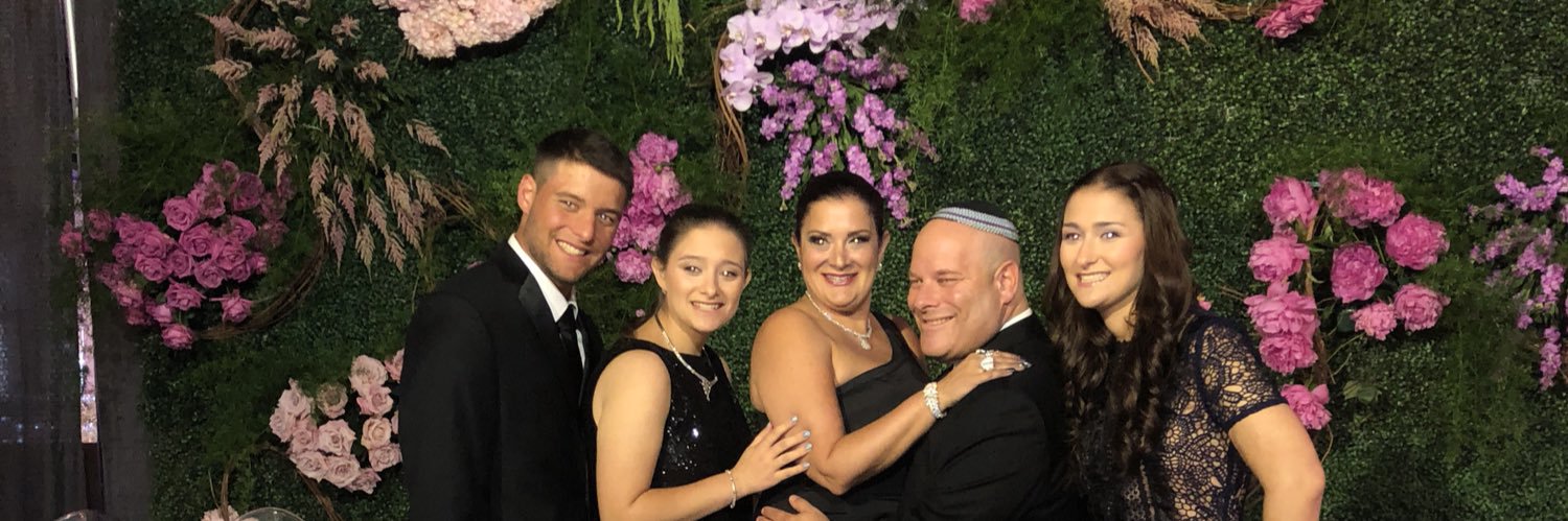 momoftrips33's profile banner image
