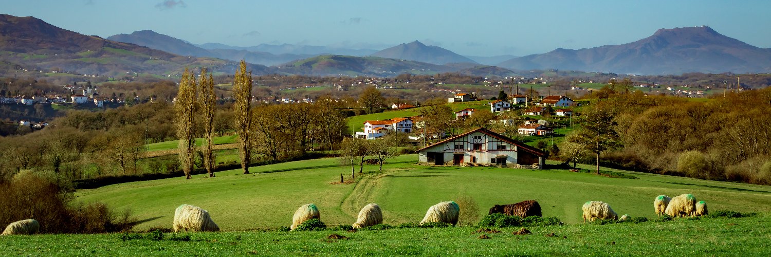 En Pays Basque - Euskal Herrian banner