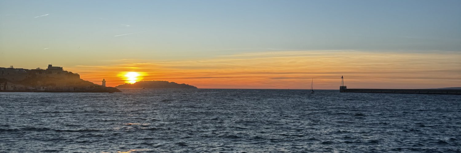 em_grd's profile banner image