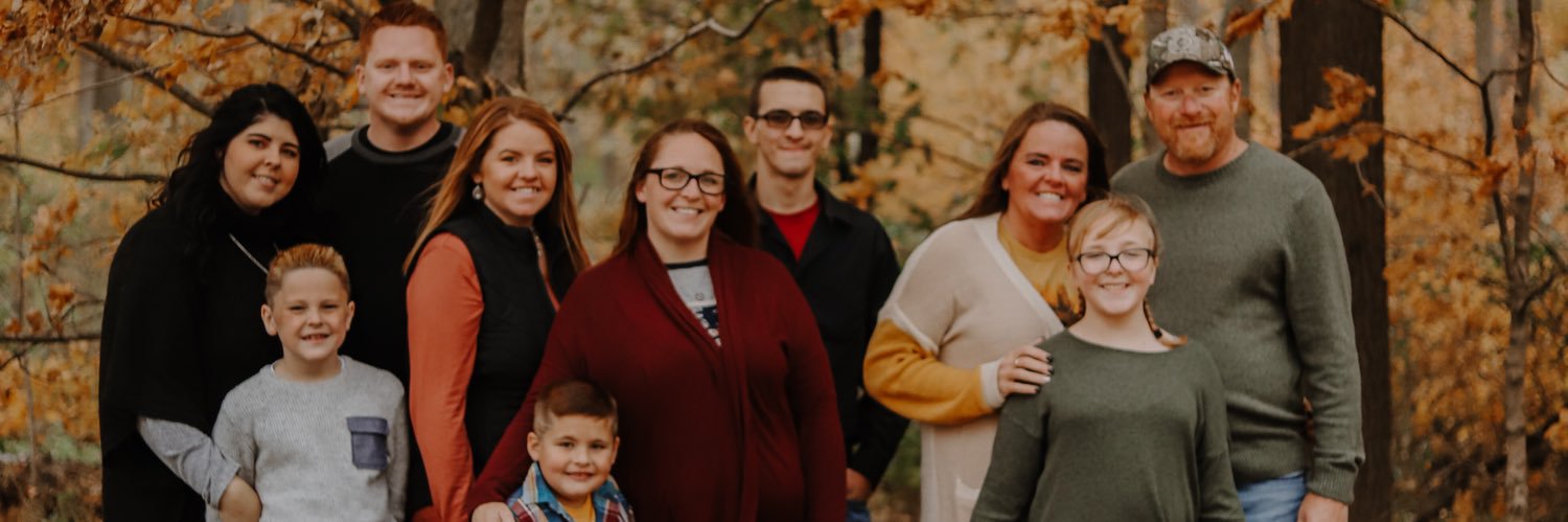 chels 🌻 banner
