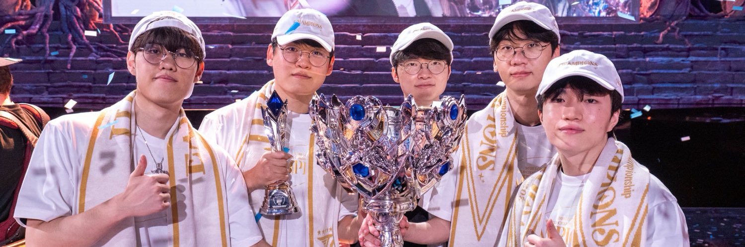 nad⁷ - ⟭⟬E ARE B⟬⟭CK banner