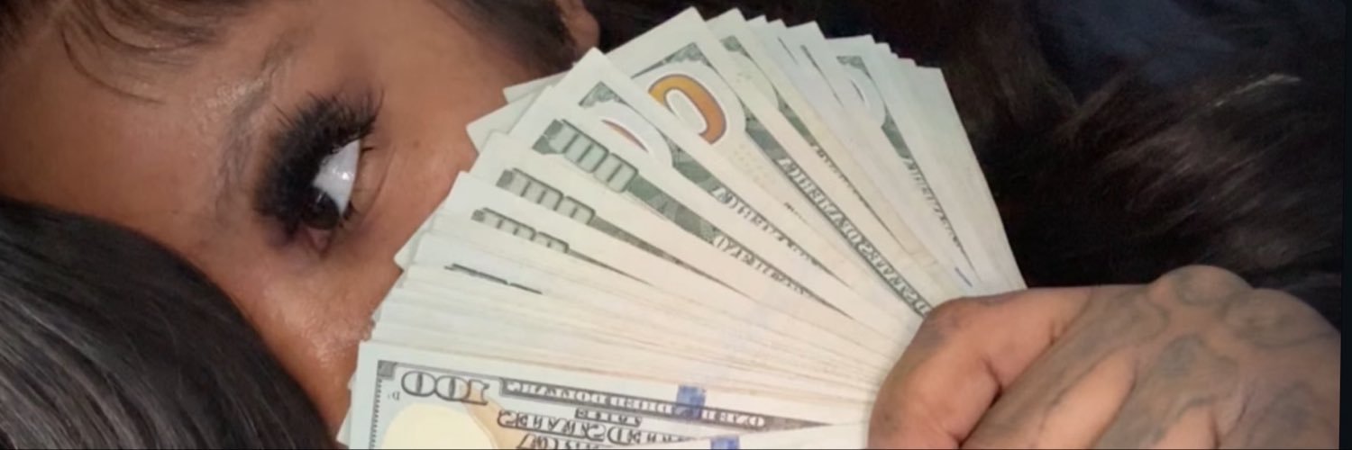 Issanunuu's profile banner image