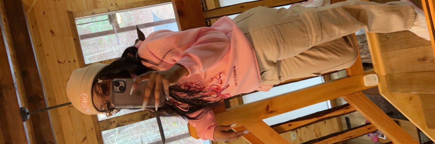 realistically_T's profile banner image