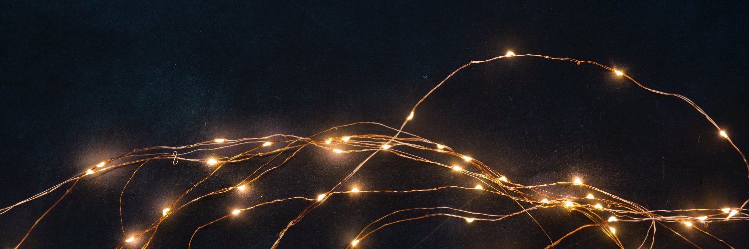 alisavoit's profile banner image