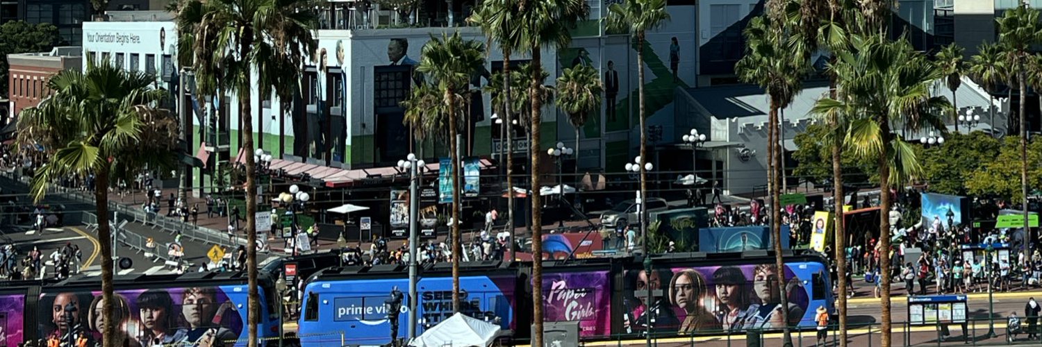 Outside Comic Con / Twitter