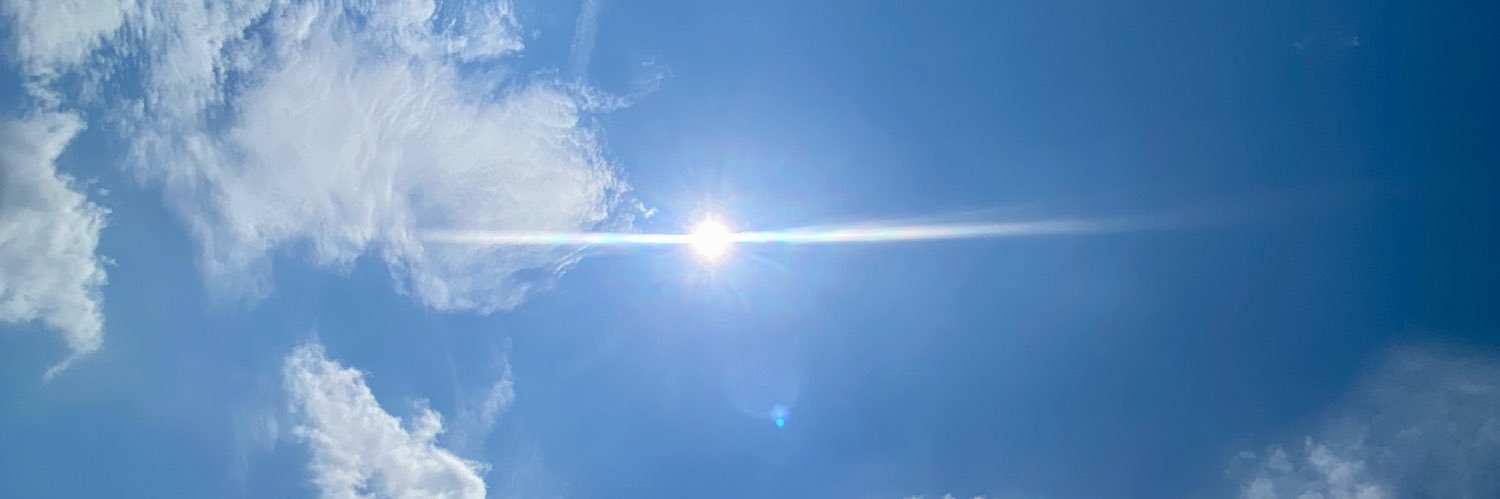 ee_lyk's profile banner image