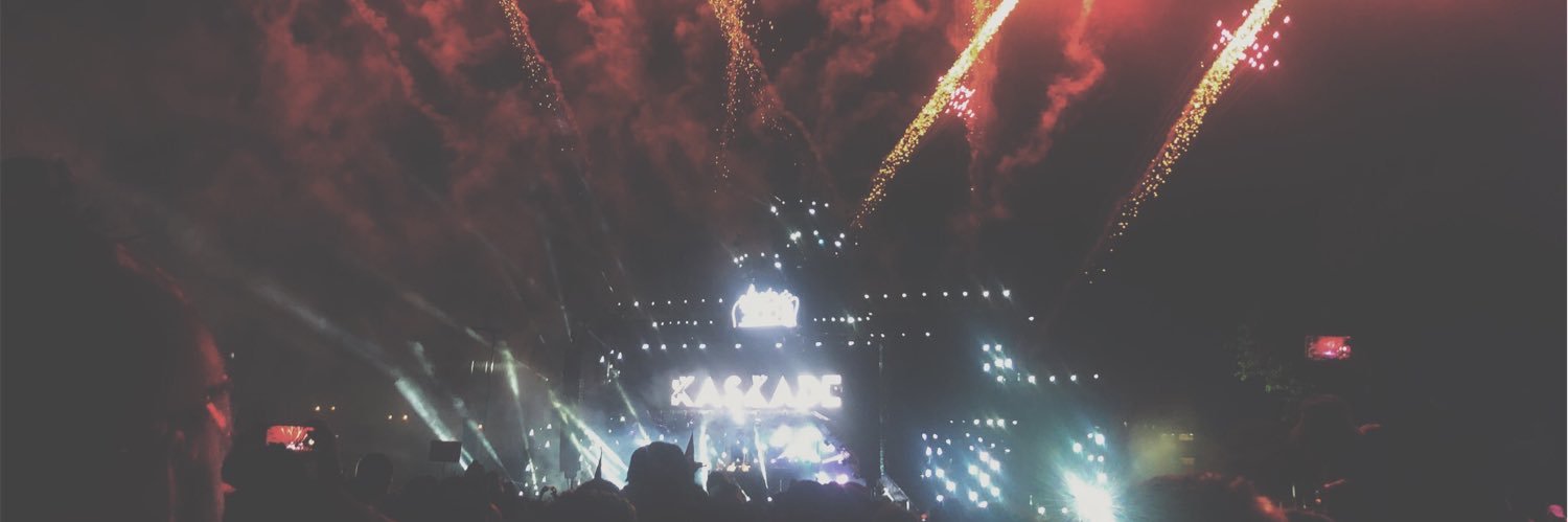 carlydemi's profile banner image