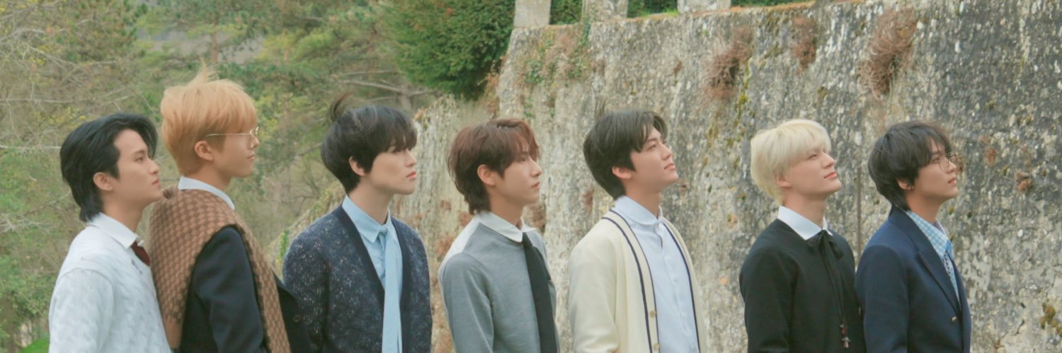 moolohshin's profile banner image