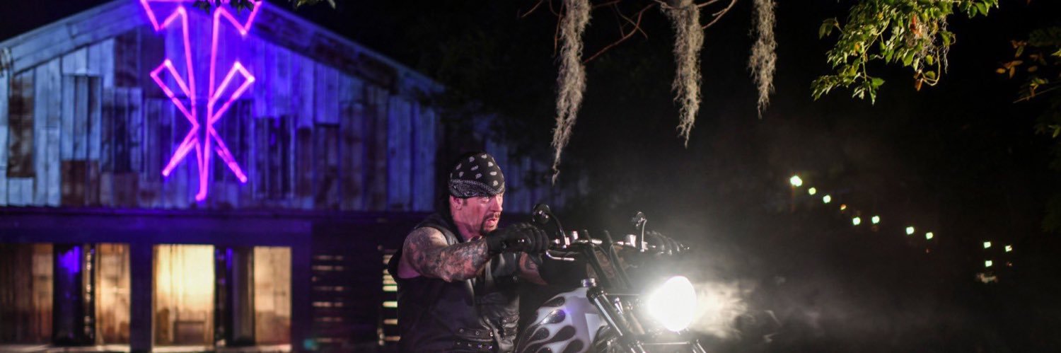 WWE Retweeting banner