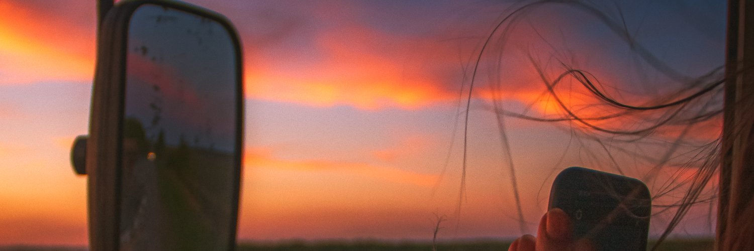 veeskelad's profile banner image