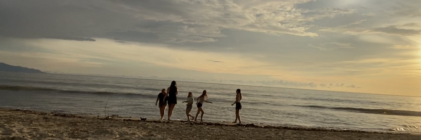 alee_leal08's profile banner image