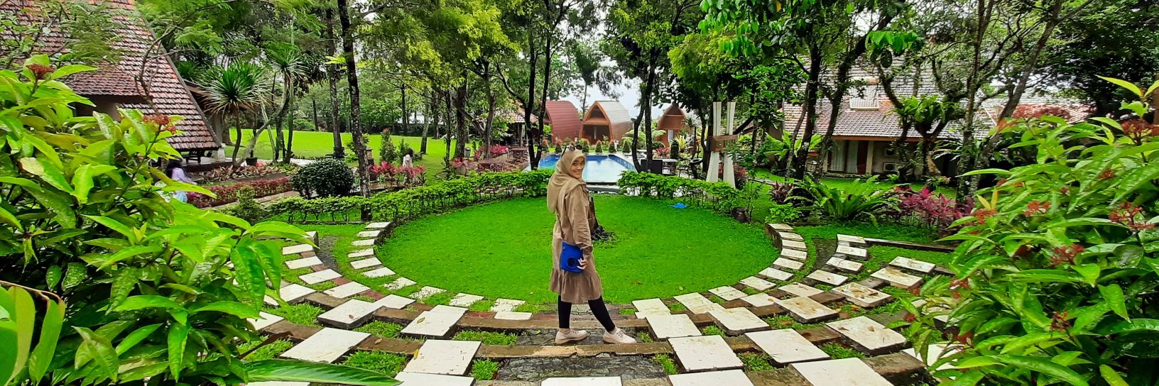 3_indahtri's profile banner image