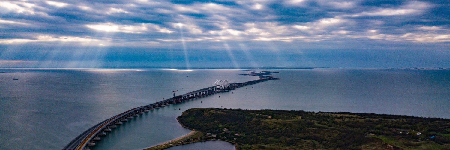 Крымский мост on Twitter: "Летать надо мной так же красиво, как и