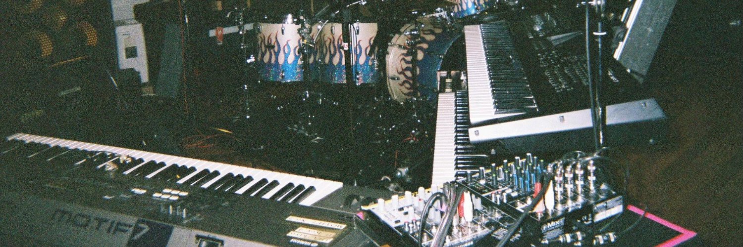 朋 banner