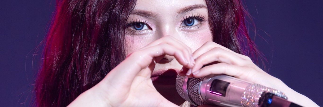 D. 🌕🦋🍒🐈‍⬛ banner