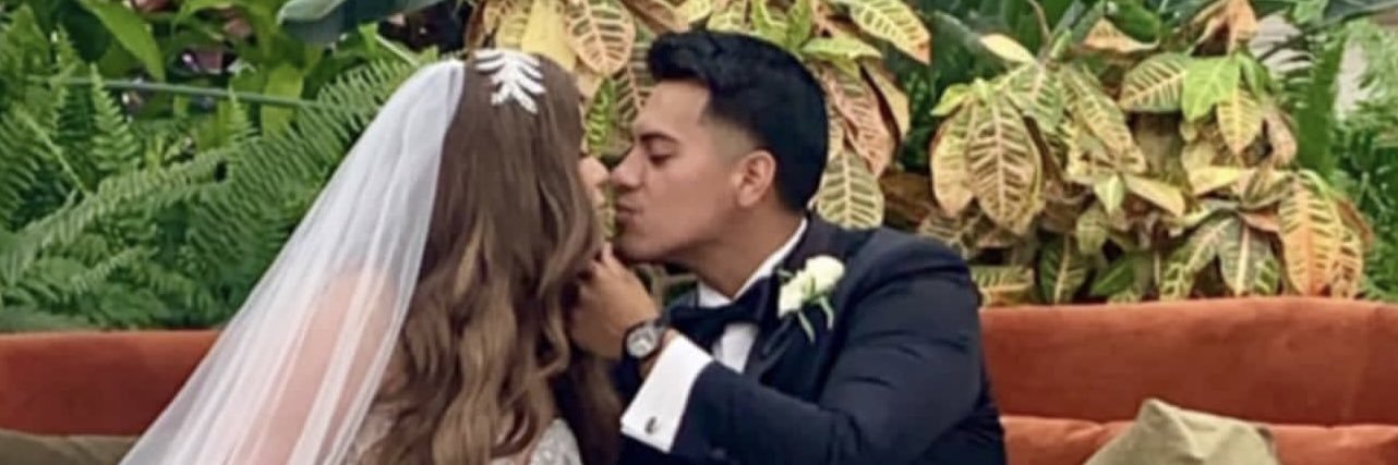 Julia Salazar 💍 banner